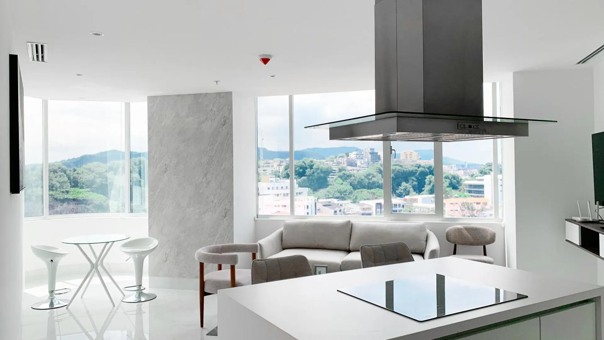 Suite De Lujo Con Vista Panoramica, Piscina Y Gym Γκουαγιακίλ 0*,